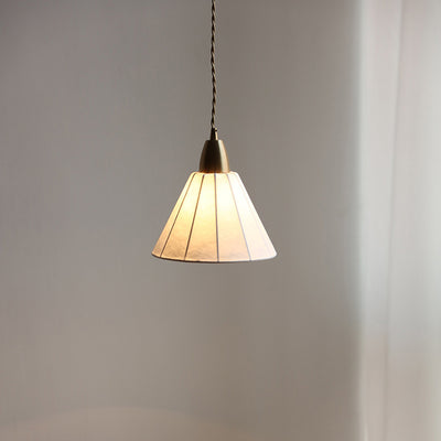 Traditionelle japanische Messing-Seidenkegel 1-Licht-Pendelleuchte für das Wohnzimmer 
