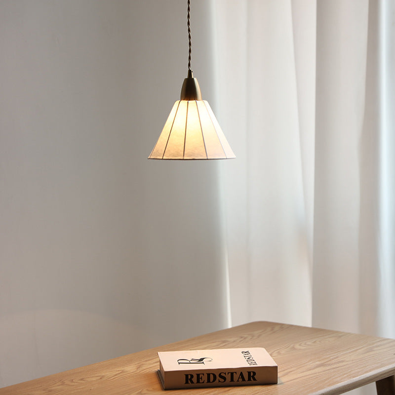 Traditionelle japanische Messing-Seidenkegel 1-Licht-Pendelleuchte für das Wohnzimmer 