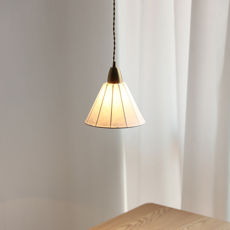 Traditionelle japanische Messing-Seidenkegel 1-Licht-Pendelleuchte für das Wohnzimmer 