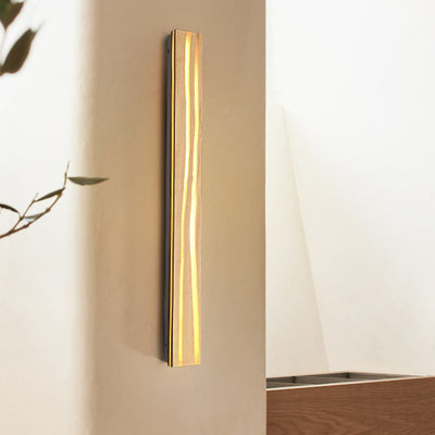 Applique murale LED en résine de bois rectangulaire contemporaine nordique avec grain de bois fissuré pour salon 