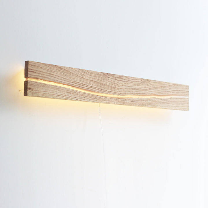 Zeitgenössische nordische Holzharz rechteckige rissige Holzmaserung LED-Wandleuchte für das Wohnzimmer 