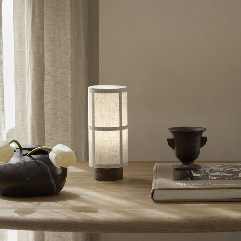 Traditional Japanese Fabric & Wood Cylindrical 1-Light Table Lamp For Bedroom