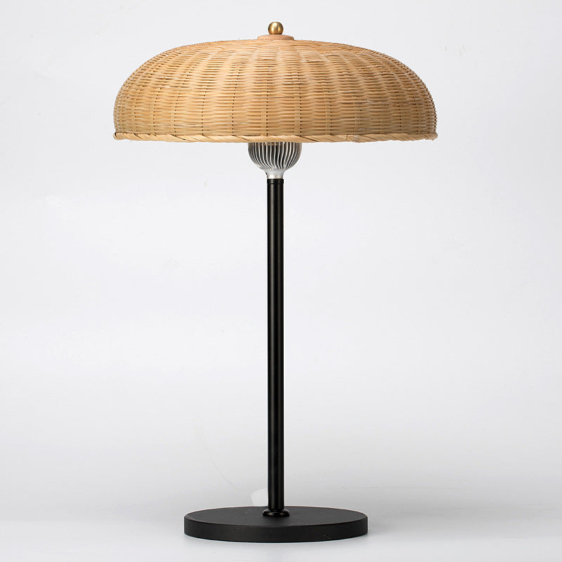 Lámpara de mesa LED con forma de sombrero de hierro y bambú Art Deco moderno para dormitorio 