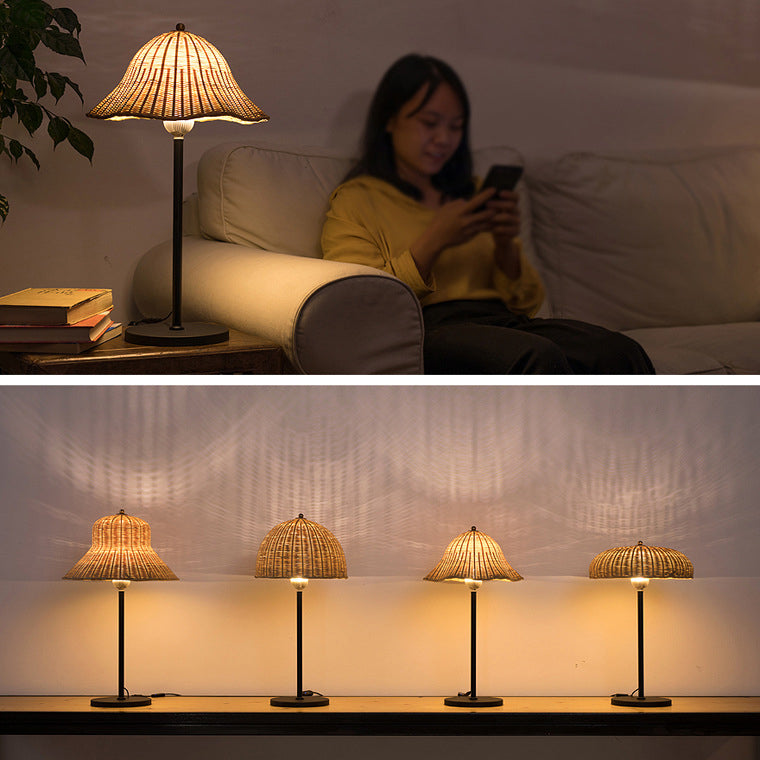 モダンアートデコアイアン＆バンブーラウンドハット型LEDテーブルランプ（ベッドルーム用） 