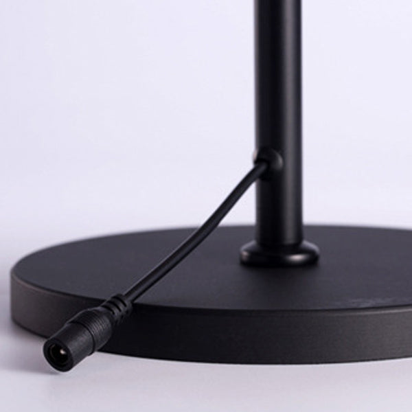 Lámpara de mesa LED con forma de sombrero de hierro y bambú Art Deco moderno para dormitorio 