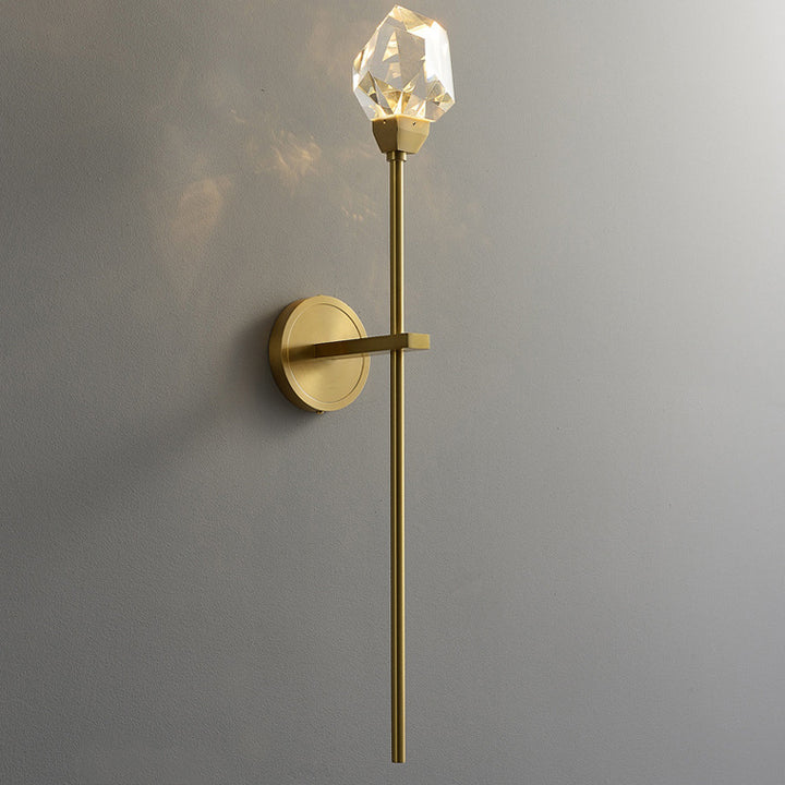 Applique murale LED moderne en laiton luxueux avec tige en cristal irrégulier pour salon 