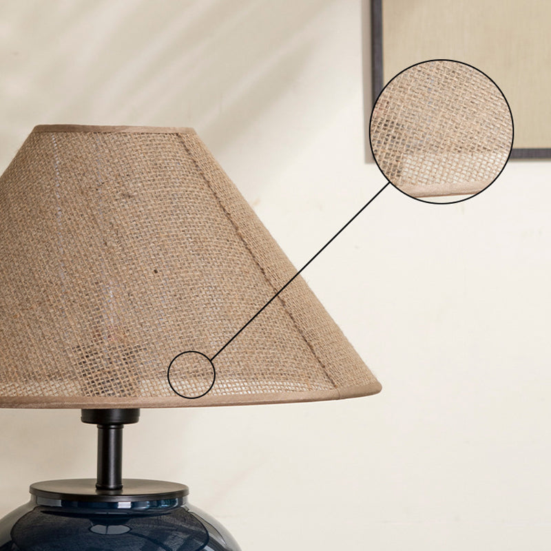 Lámpara de mesa contemporánea nórdica de cerámica y tela con forma de jarra de 1 luz para dormitorio 