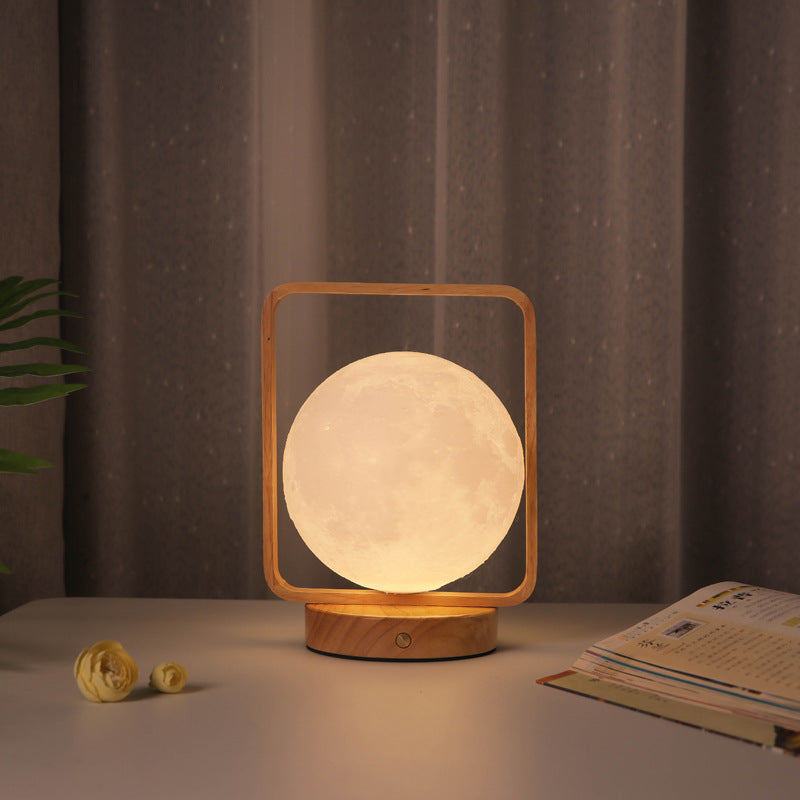 Moderne minimalistische Tischlampe aus Gummibaumholz und Eisen mit PVC-rechteckigem Rahmen und 3D-gedrucktem Mond-LED für das Schlafzimmer 