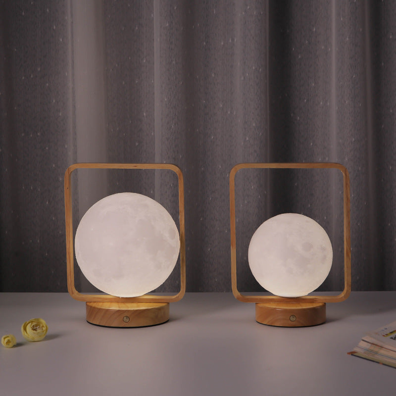 Moderne minimalistische Tischlampe aus Gummibaumholz und Eisen mit PVC-rechteckigem Rahmen und 3D-gedrucktem Mond-LED für das Schlafzimmer 