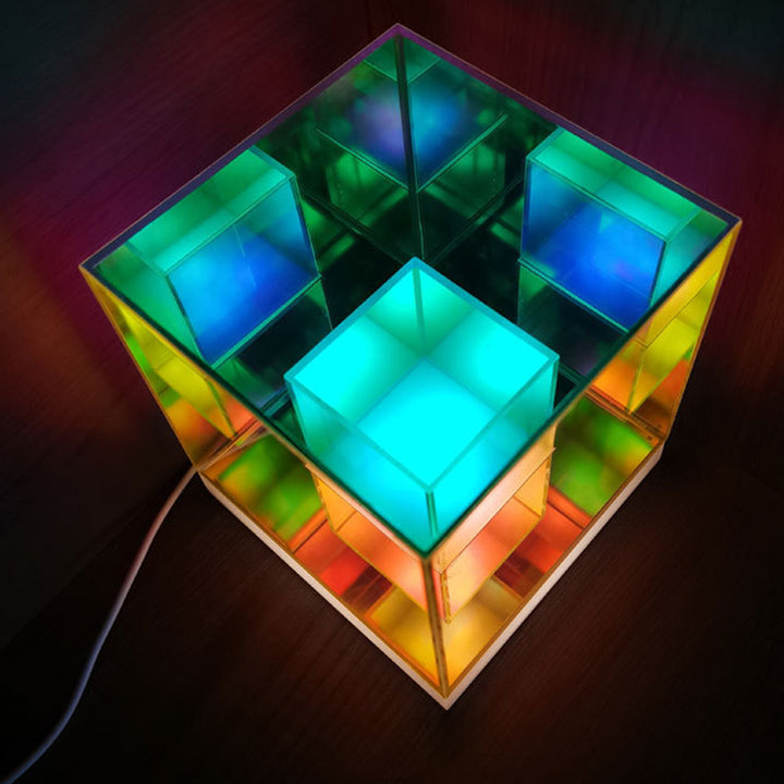 Zeitgenössische kreative Acryl-Multicolor-Diamant-Würfel-Pyramide LED Nachtlicht Tischlampe für Schlafzimmer 