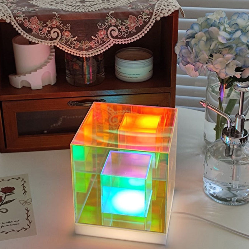 Zeitgenössische kreative Acryl-Multicolor-Diamant-Würfel-Pyramide LED Nachtlicht Tischlampe für Schlafzimmer 