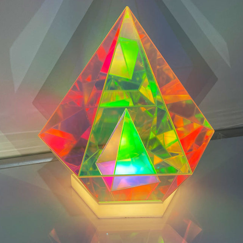 Zeitgenössische kreative Acryl-Multicolor-Diamant-Würfel-Pyramide LED Nachtlicht Tischlampe für Schlafzimmer 