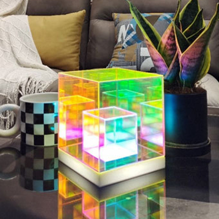 Zeitgenössische kreative Acryl-Multicolor-Diamant-Würfel-Pyramide LED Nachtlicht Tischlampe für Schlafzimmer 