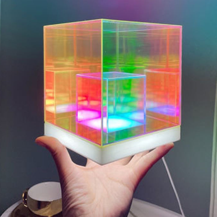 Zeitgenössische kreative Acryl-Multicolor-Diamant-Würfel-Pyramide LED Nachtlicht Tischlampe für Schlafzimmer 
