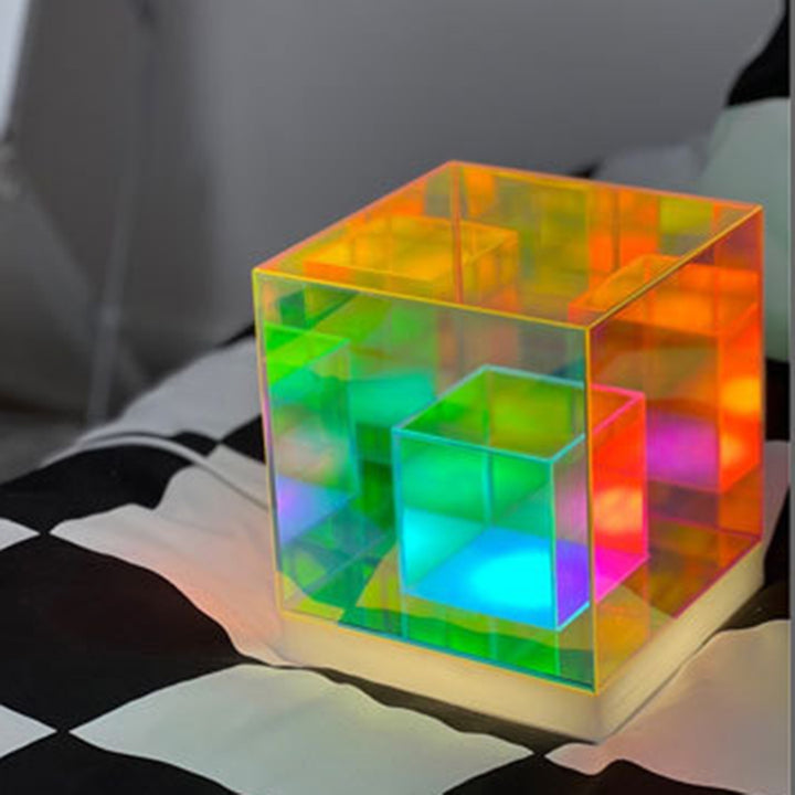 Zeitgenössische kreative Acryl-Multicolor-Diamant-Würfel-Pyramide LED Nachtlicht Tischlampe für Schlafzimmer 