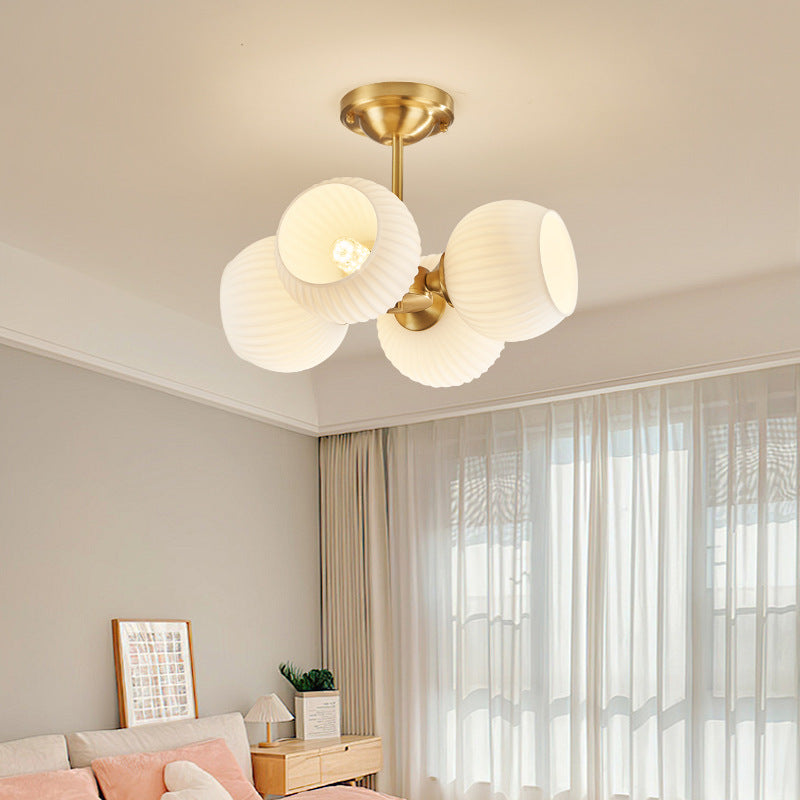 Moderne minimalistische Deckenleuchte mit ganz aus Kupfer bestehendem gestreiftem Glaskugel-Schirm, 4/6-Licht, für das Wohnzimmer 