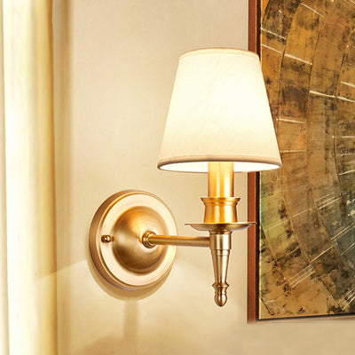 Applique murale 1 lumière avec abat-jour rond en laiton et tissu traditionnel français pour salon 