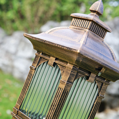 Lumière extérieure de jardin à tête de poteau à 1 ampoule rectangulaire rayée en aluminium et verre européen traditionnel 