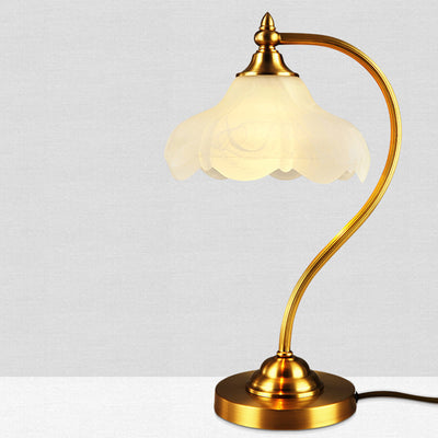 Traditionelle Europäische Tischlampe mit Messing-Glas-Blumenschirm und rundem Sockel, 1-Licht für das Schlafzimmer 