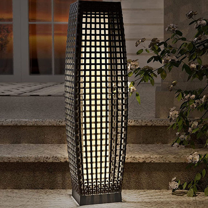 Lampe de sol LED moderne Art Déco extérieure à énergie solaire avec colonne creuse en PE imitation rotin pour jardin 