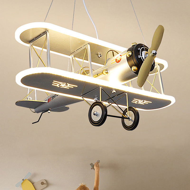 Zeitgenössischer kreativer Kinder Eisenharz Acryl Flugzeug LED Kronleuchter für Schlafzimmer 