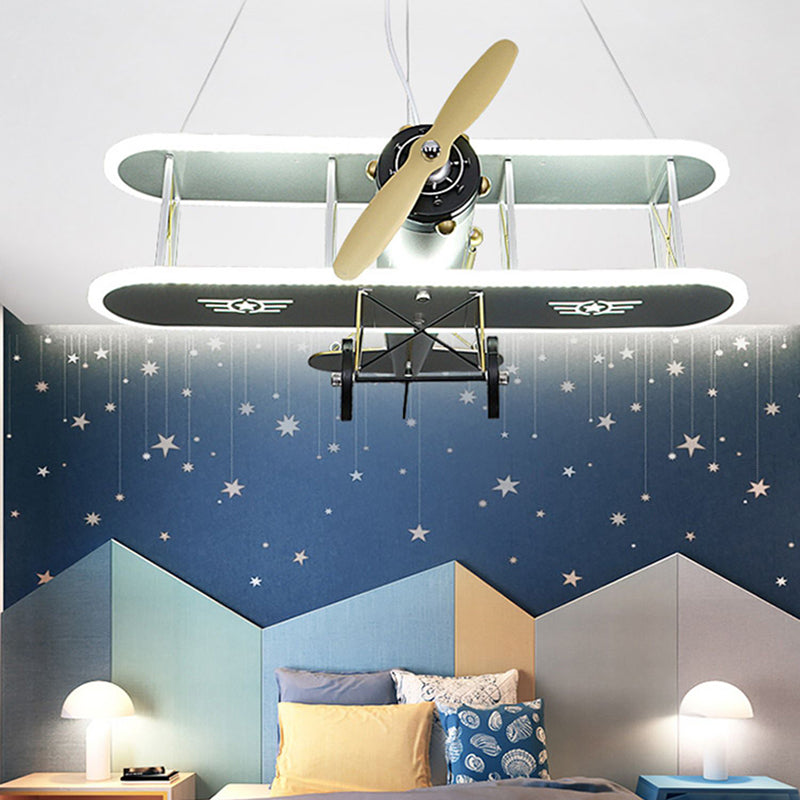 Zeitgenössischer kreativer Kinder Eisenharz Acryl Flugzeug LED Kronleuchter für Schlafzimmer 