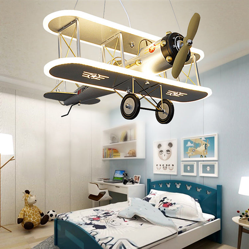 Zeitgenössischer kreativer Kinder Eisenharz Acryl Flugzeug LED Kronleuchter für Schlafzimmer 