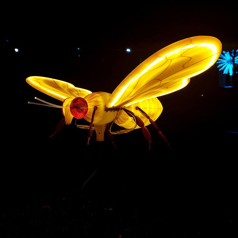 Modern Art Deco Waterproof ABS Acrylic Flapping Wings Animated Bee LED Outdoor Landscape Stake Light For Garden