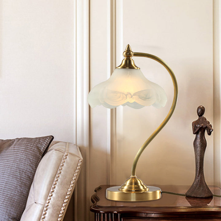 Traditional Vintage Brass Glass Floral-Shaped 1-Light Table Lamp For Living Room