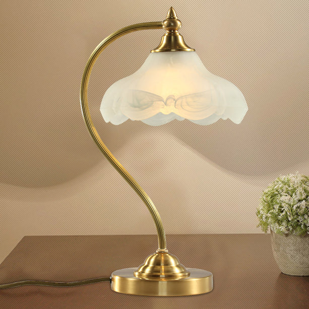 Traditional Vintage Brass Glass Floral-Shaped 1-Light Table Lamp For Living Room