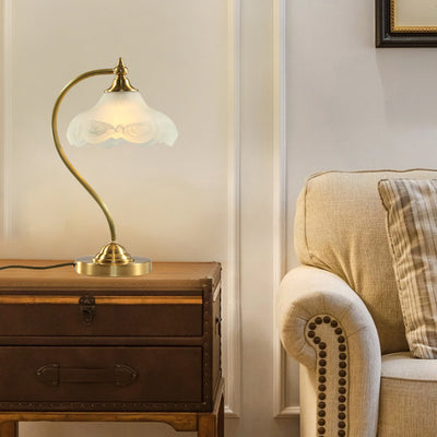 Traditional Vintage Brass Glass Floral-Shaped 1-Light Table Lamp For Living Room