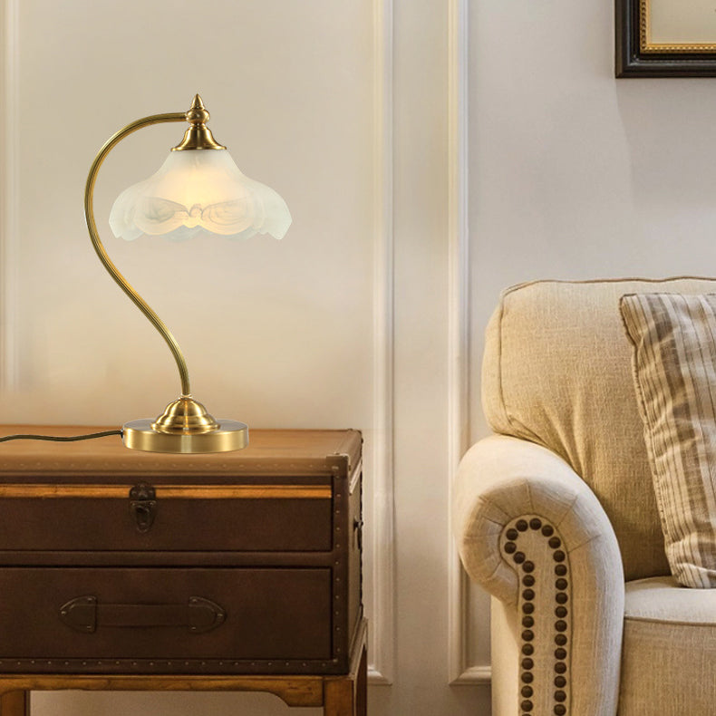 Traditional Vintage Brass Glass Floral-Shaped 1-Light Table Lamp For Living Room