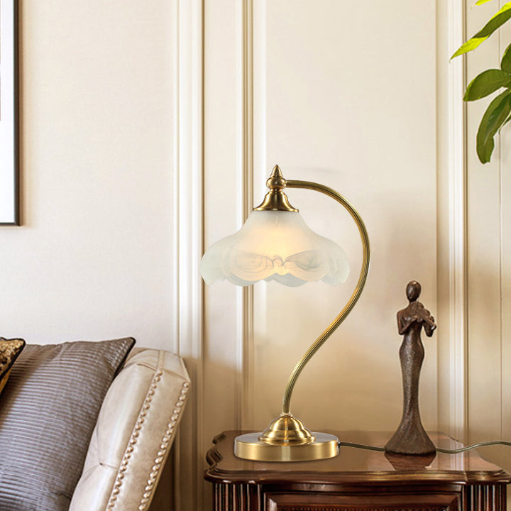 Traditional Vintage Brass Glass Floral-Shaped 1-Light Table Lamp For Living Room