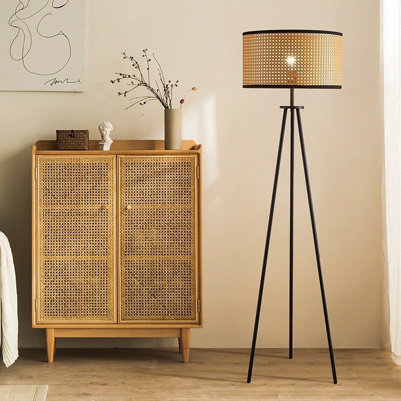 Lampe de sol moderne minimaliste en rotin avec abat-jour cylindrique en fer à 1 lumière pour chambre et salon 
