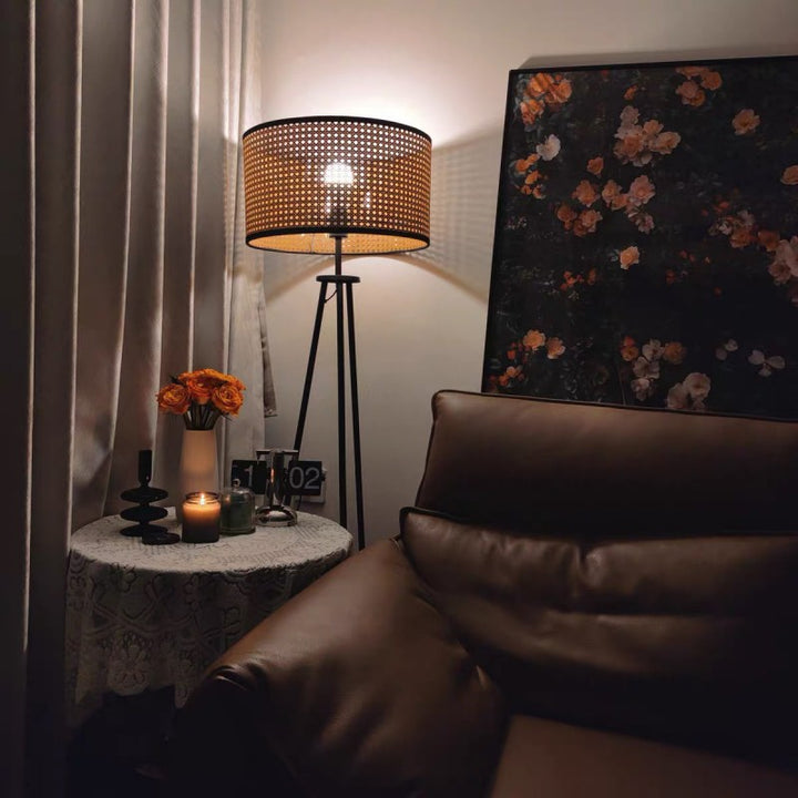 Lampe de sol moderne minimaliste en rotin avec abat-jour cylindrique en fer à 1 lumière pour chambre et salon 