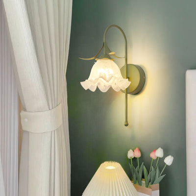 Traditional French Iron Glass Acrylic Floral 1-Light Wall Sconce Lamp For Bedroom And Living Room
