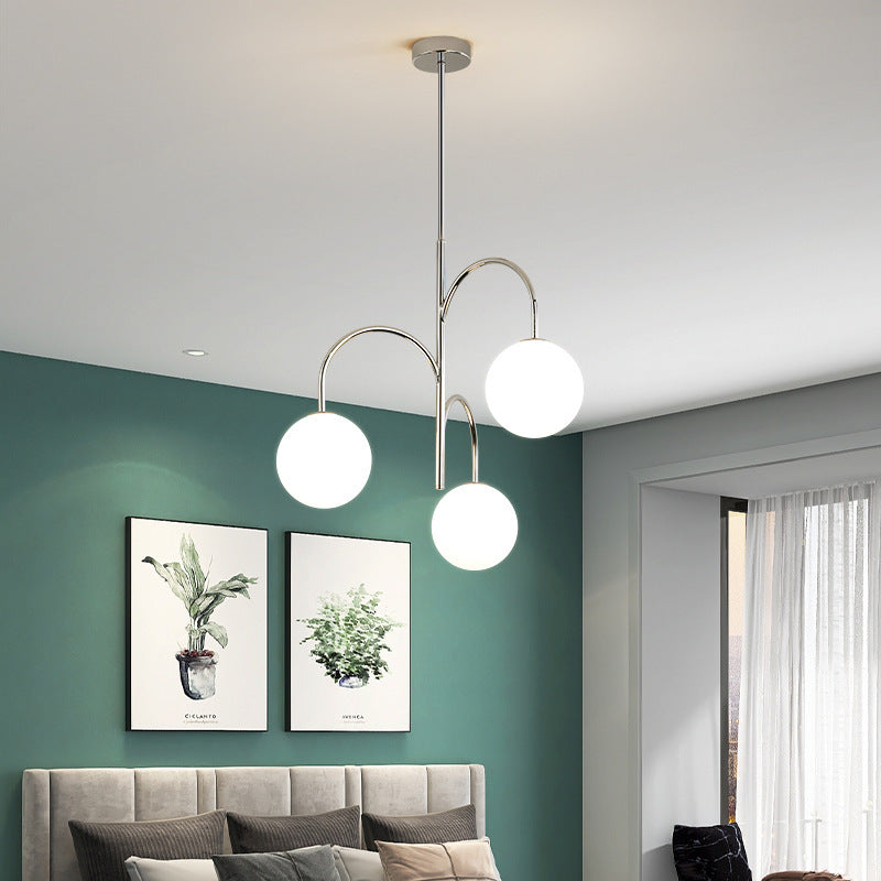 Zeitgenössischer nordischer Metall- und Glas-Rund-Kronleuchter mit 3 Lichtern für Schlafzimmer &amp; Wohnzimmer 