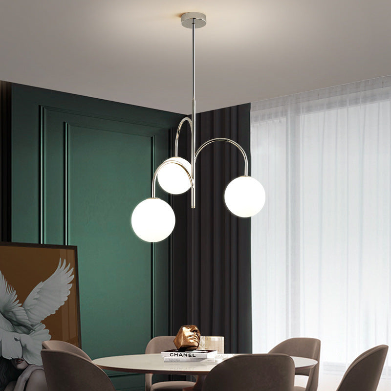 Zeitgenössischer nordischer Metall- und Glas-Rund-Kronleuchter mit 3 Lichtern für Schlafzimmer &amp; Wohnzimmer 