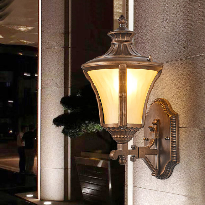 Applique murale étanche traditionnelle européenne en aluminium et verre conique à 1 lumière pour jardin et patio extérieur 