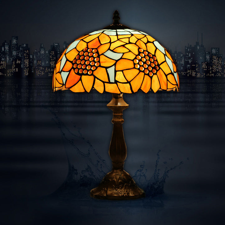 Traditionelle Tiffany Eisen- & Buntglas-Kegeltischlampe 1-Licht für Schlafzimmer und Wohnzimmer 