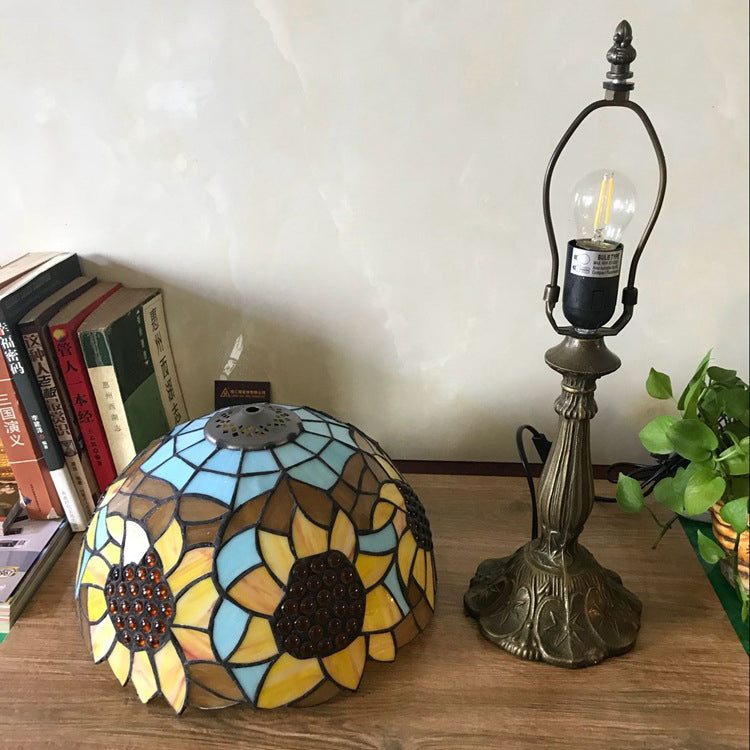 Traditionelle Tiffany Eisen- & Buntglas-Kegeltischlampe 1-Licht für Schlafzimmer und Wohnzimmer 