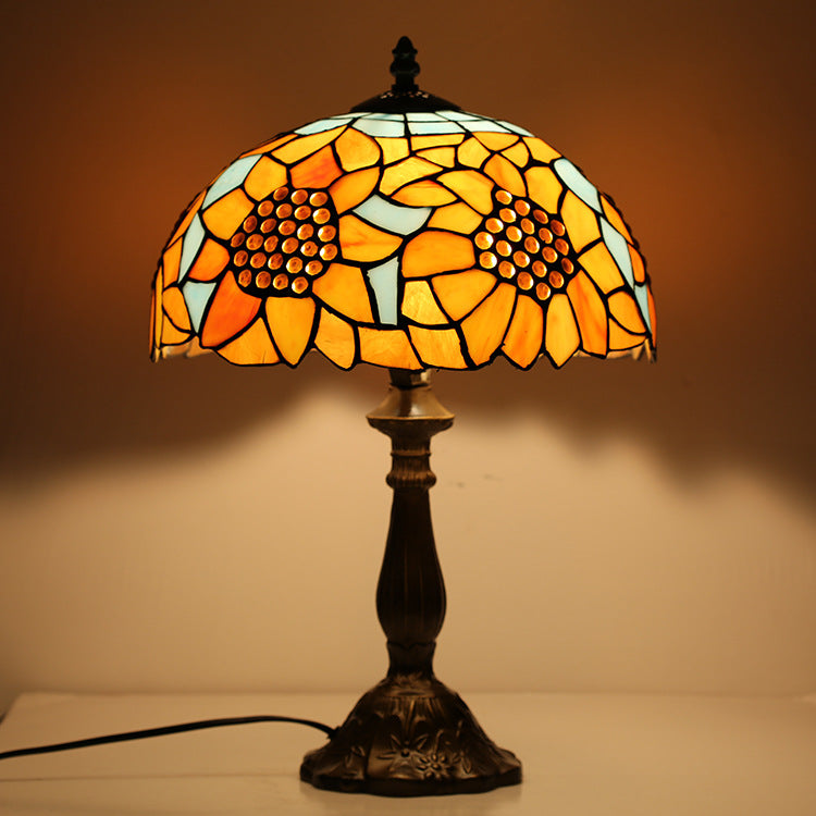 Traditionelle Tiffany Eisen- & Buntglas-Kegeltischlampe 1-Licht für Schlafzimmer und Wohnzimmer 