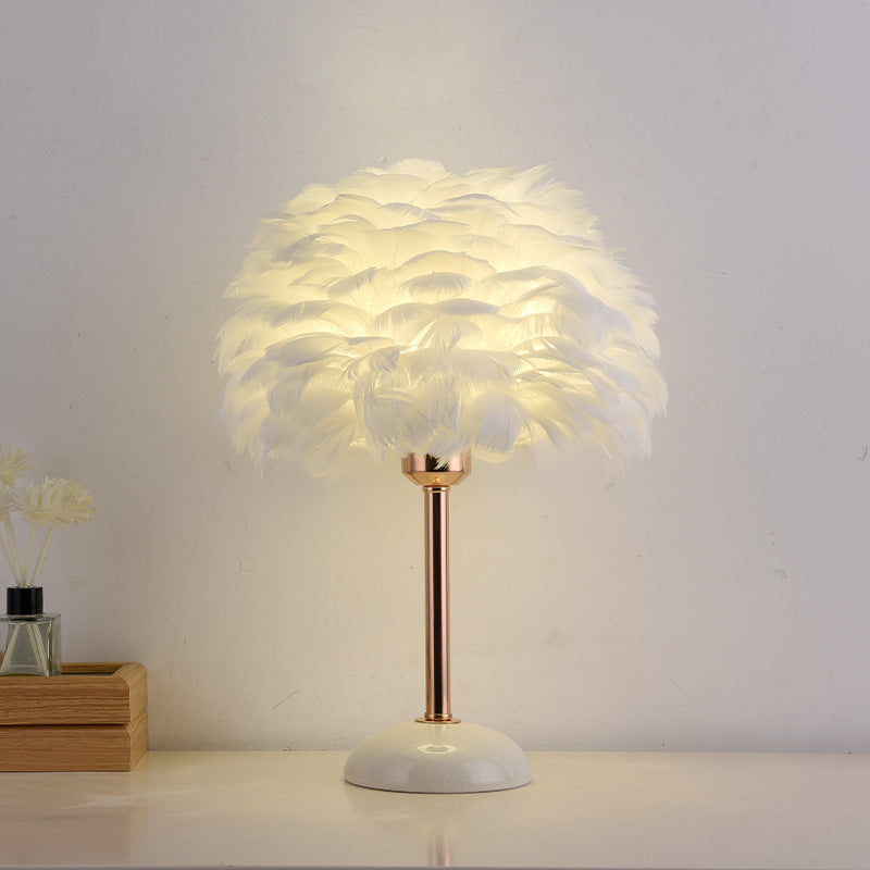 Lampe de table ronde contemporaine nordique en plume, fer et céramique à 1 lumière pour chambre et salon 