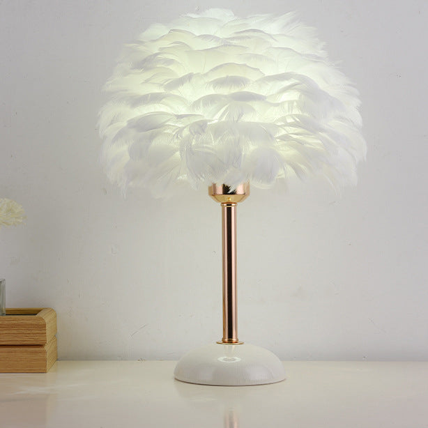 Lampe de table ronde contemporaine nordique en plume, fer et céramique à 1 lumière pour chambre et salon 
