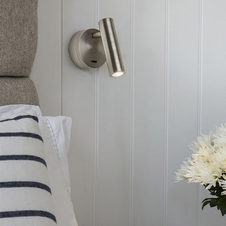 Moderne minimalistische Wandlampe aus Stahl &amp; Aluminium mit rundem LED-Design und verstellbarem Kopf für Schlafzimmer &amp; Wohnzimmer 
