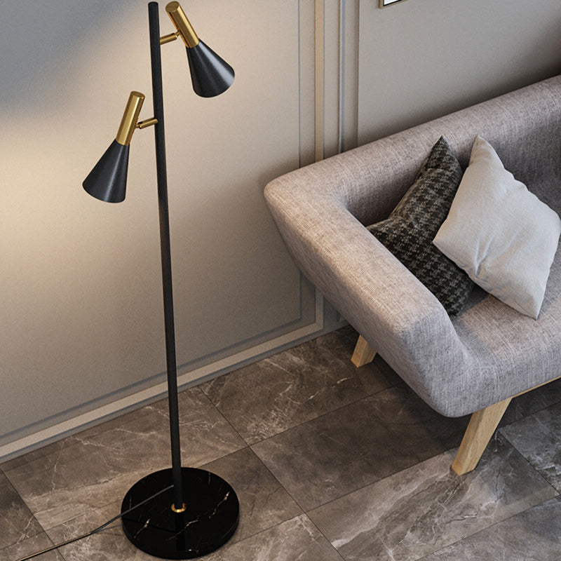 Lampe de sol contemporaine nordique en fer et marbre cône à 2 lumières avec angle réglable pour chambre et salon 