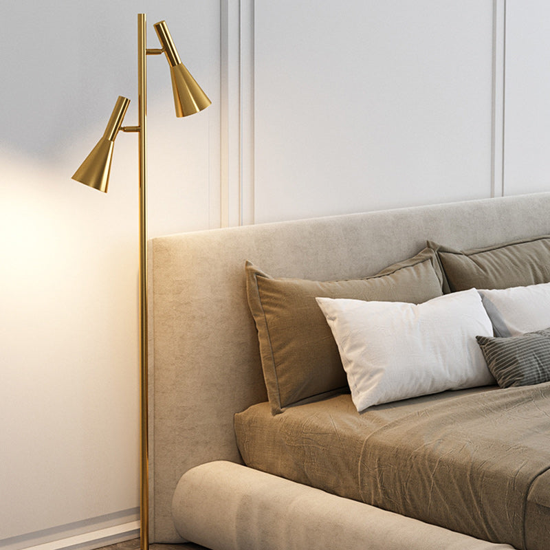 Lampe de sol contemporaine nordique en fer et marbre cône à 2 lumières avec angle réglable pour chambre et salon 