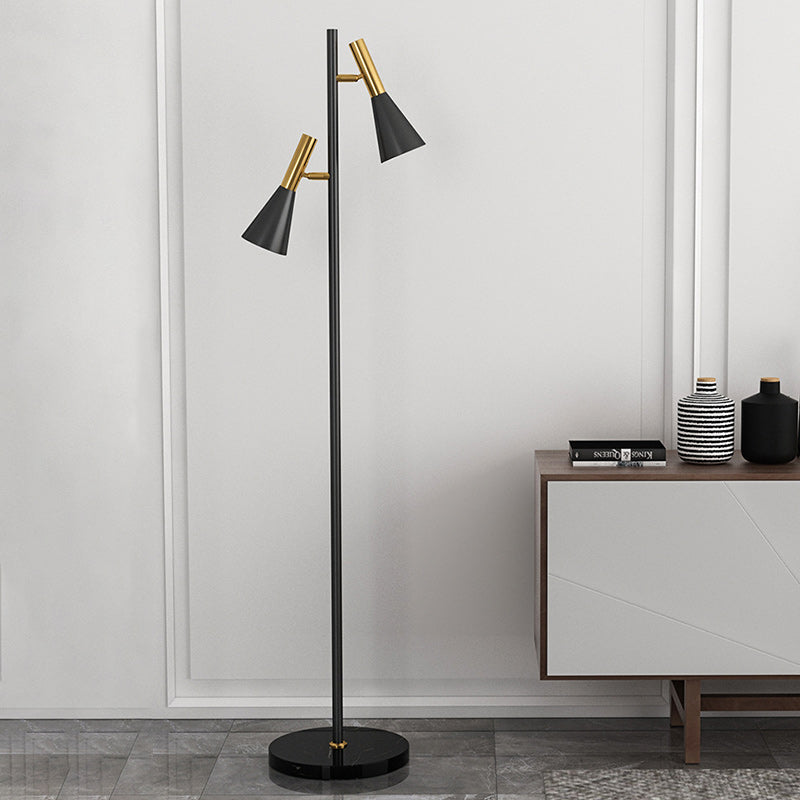 Lampe de sol contemporaine nordique en fer et marbre cône à 2 lumières avec angle réglable pour chambre et salon 