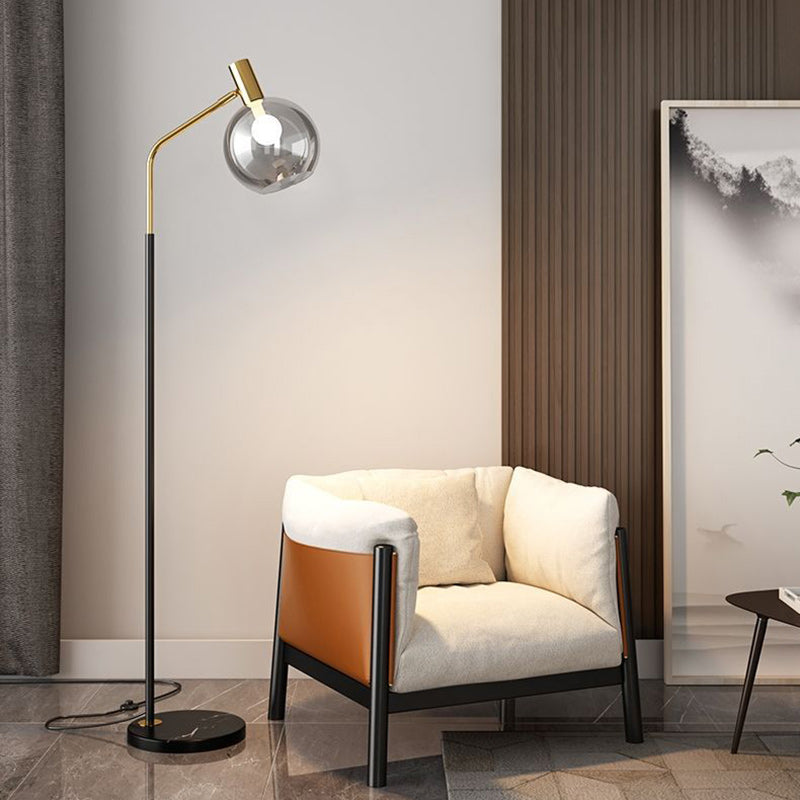 Lampe de sol contemporaine nordique en fer, marbre et verre rond à 1 lumière avec tête réglable pour salon et chambre 