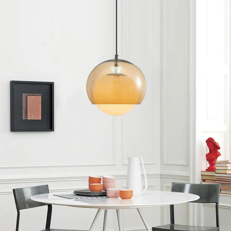 Suspension ronde contemporaine nordique en fer et verre à 1 lumière pour chambre, salle à manger et salon 